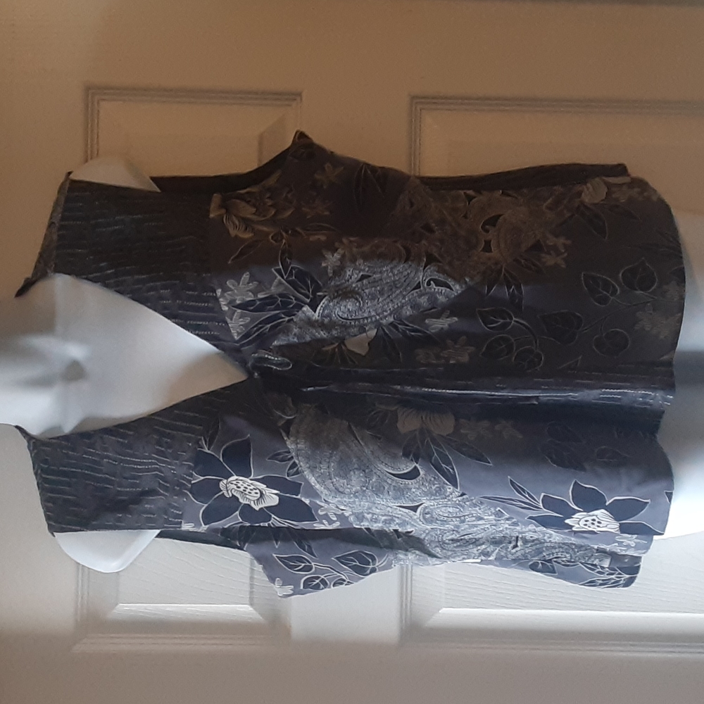 SPENSER JEREMY GRAY AND BLACK SILK FLORAL TOP, XL